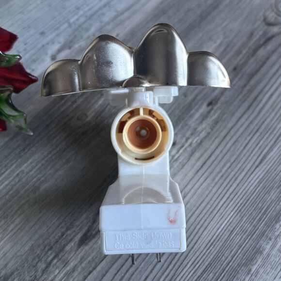 Bath And Body Works Wallflower Christmas Plug In Set (2). Poinsettia And Tree - Picture 5 of 7